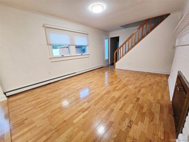 Building Photo - 104 Choir Ln