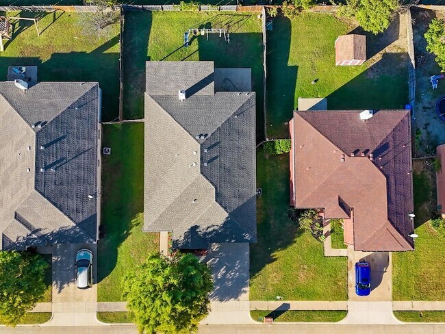 Building Photo - 548 Linacre Dr