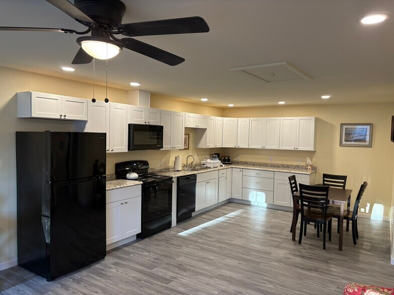 Building Photo - 424 Hancock St