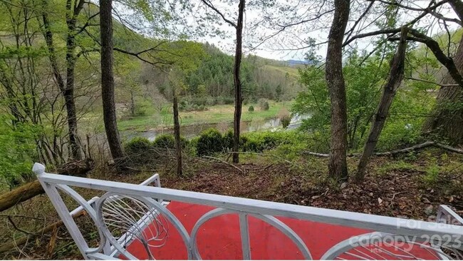 Building Photo - Woderfully Furnished Mountain Home