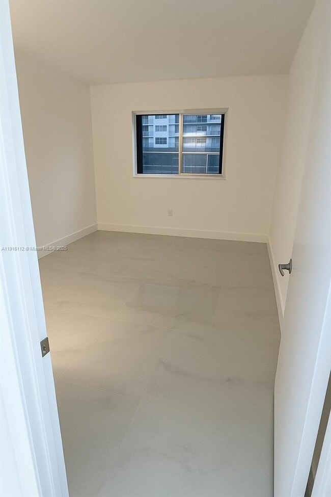 Building Photo - 1750 NE 191st St