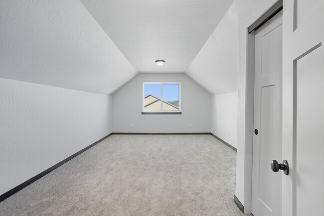 Building Photo - 11557 Railway Ave
