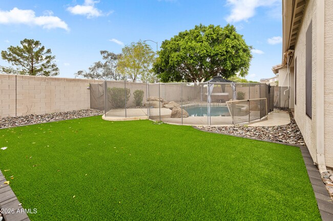 Building Photo - 2320 S Sorrelle