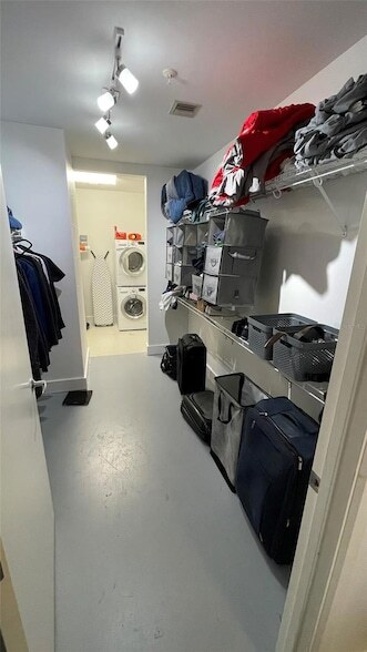 Building Photo - 150 E Robinson St