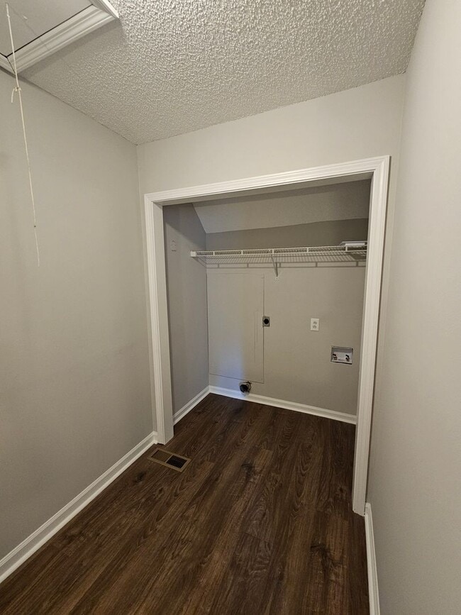 Building Photo - 2 Bedroom 2 Bath condo Powell available for immediate move in!