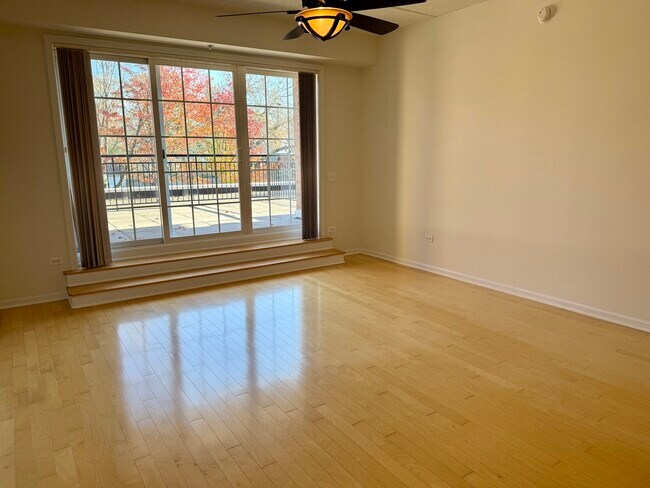 Building Photo - 455 W Wood St