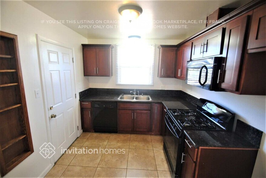 Building Photo - 2223 Juliesse Ave