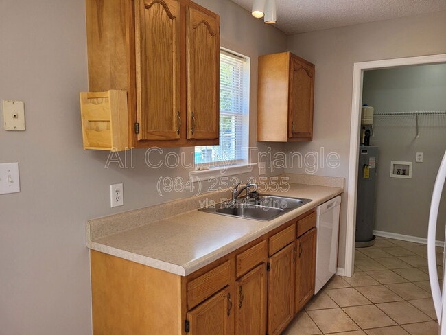 Building Photo - 111 Sunset Dr