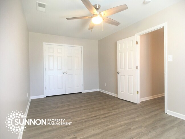 Building Photo - 4 Bed 2.5 Bath in Woodstone with Fenced Yard