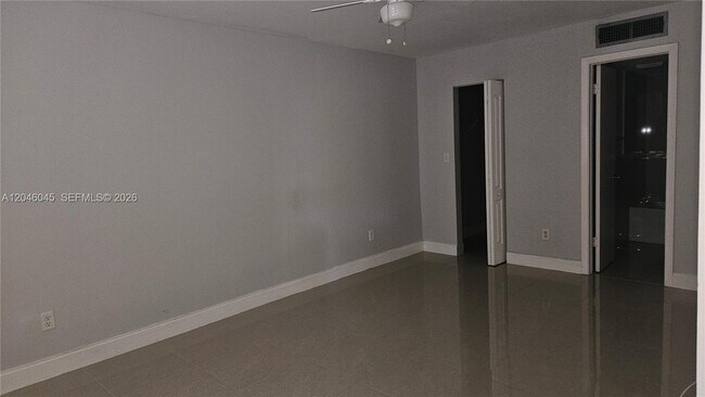 Building Photo - 14311 N Kendall Dr
