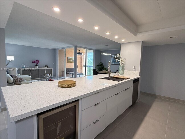 Building Photo - 950 Egret Cir