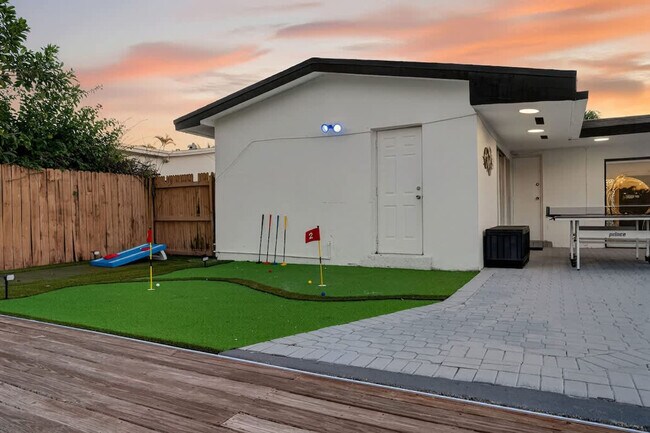 Building Photo - 2365 NE 195th St