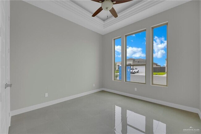 Building Photo - 27 Viola St