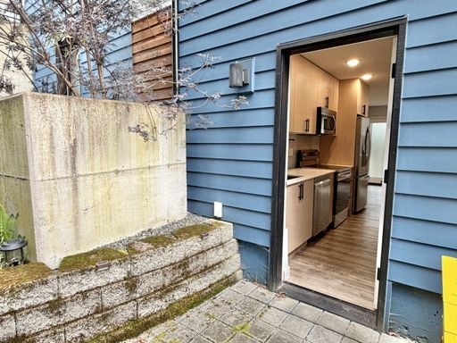 Building Photo - Upscale 3-level Modern Townhome in desired Delridge Neighborhood! Available Now!