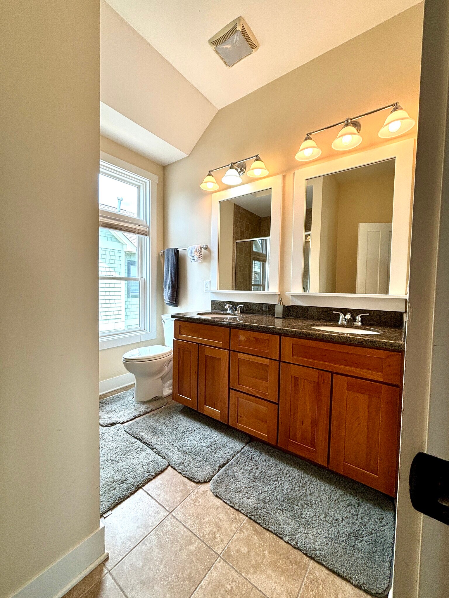 Building Photo - 1455 Mews Ct