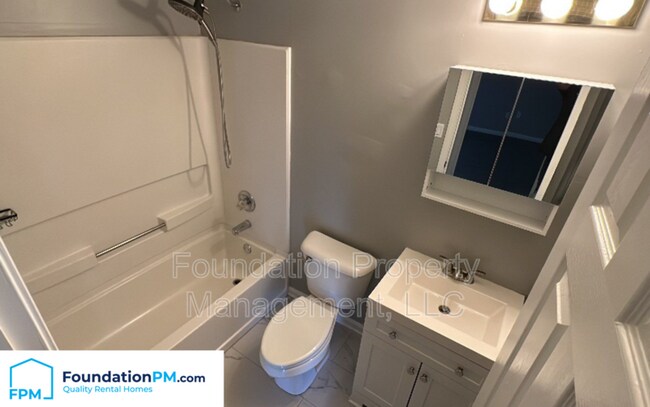 Building Photo - 7586 Iris Dr