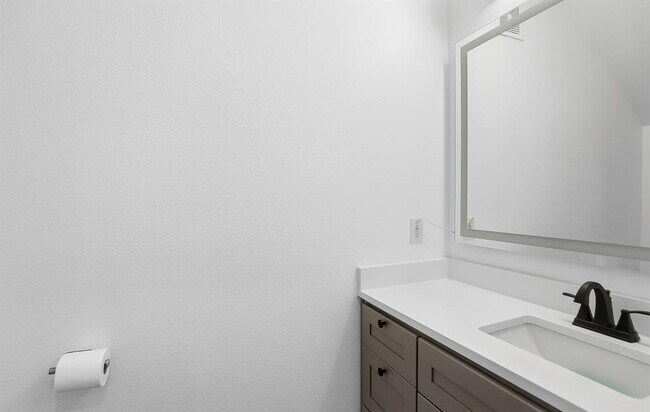 Building Photo - 1208 W Oltorf St