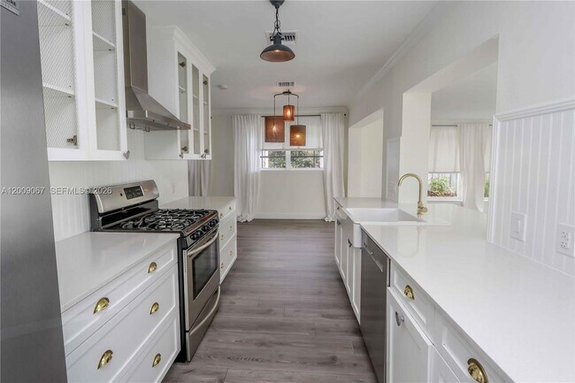 Building Photo - 8035 SW 63rd Pl