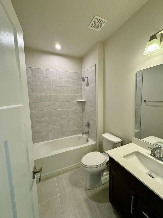 Building Photo - Beautiful, 3BR/3BA, Ranch with Bonus Room in Harrisburg