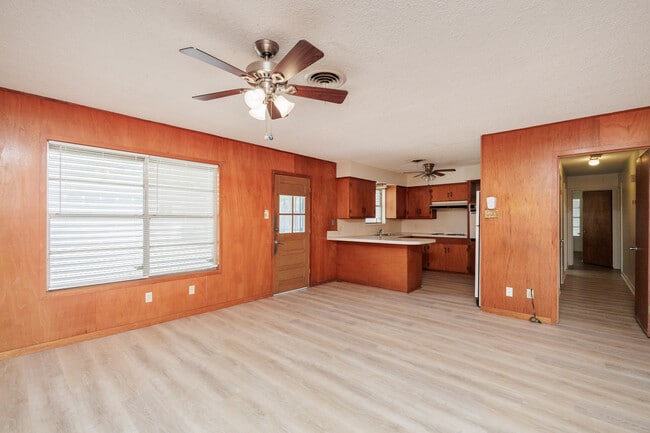 Building Photo - 1137 Bradshaw Dr
