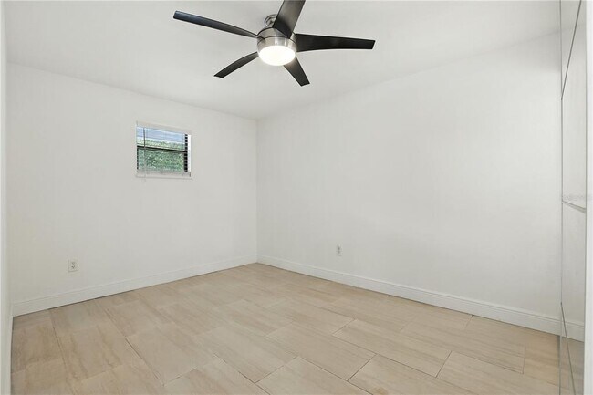 Building Photo - 614 N Hyer Ave