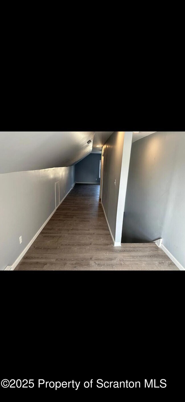 Building Photo - 618 Gibbons St