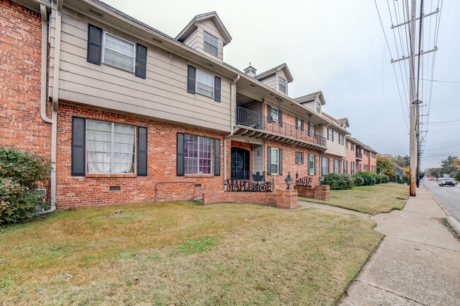 Building Photo - Fully furnished condo unit - all bills paid