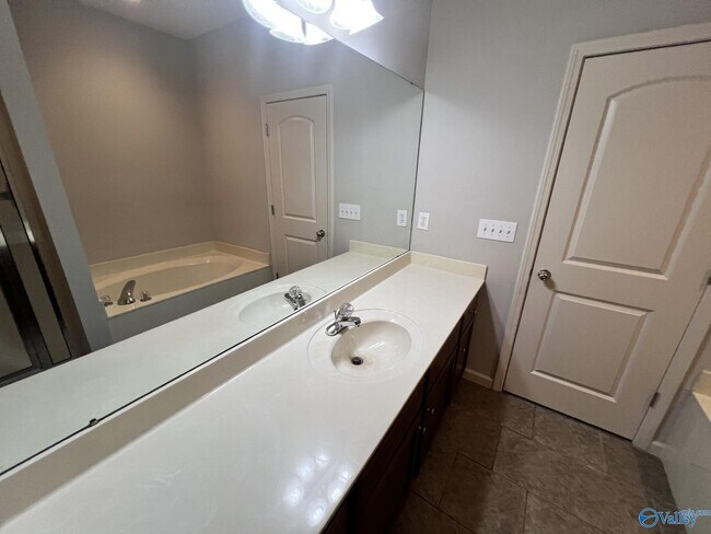 Building Photo - 1 Atherton Cir SW