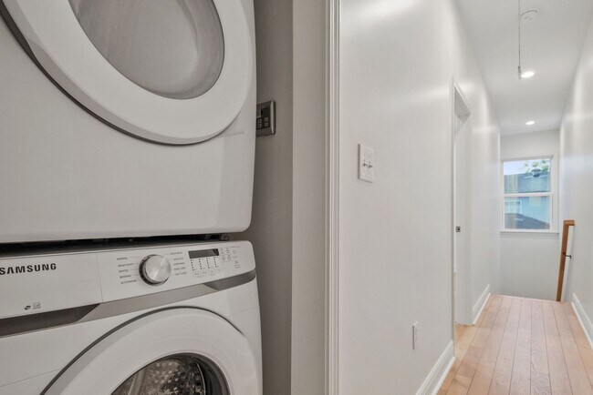 Building Photo - Newly renovated 2BD/2.5BA with off street parking and private yard.