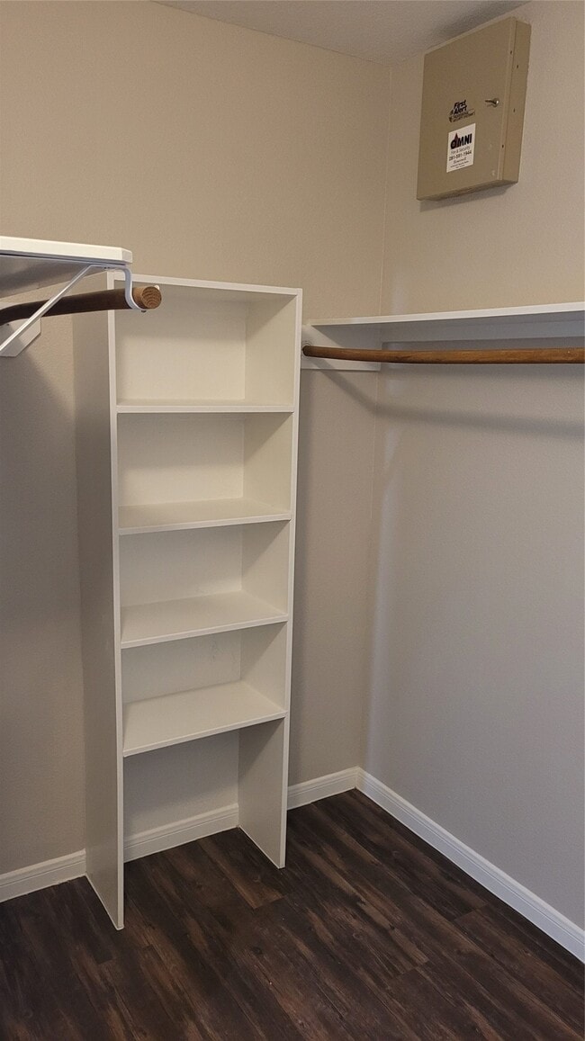 Building Photo - 7211 Foxwalk Ln