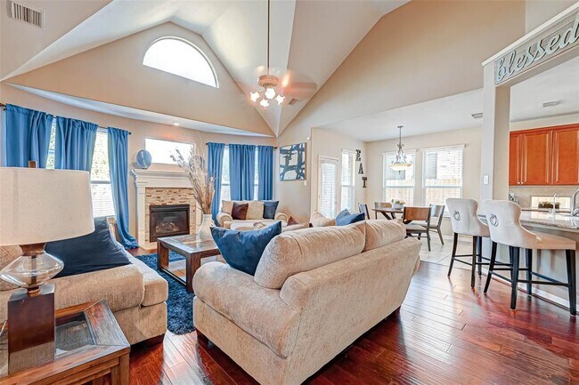 Building Photo - 618 Silver Creek Cir