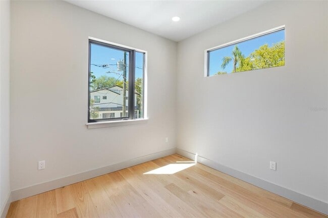 Building Photo - 1412 S Moody Ave