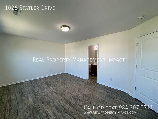 Building Photo - 1026 Statler Dr