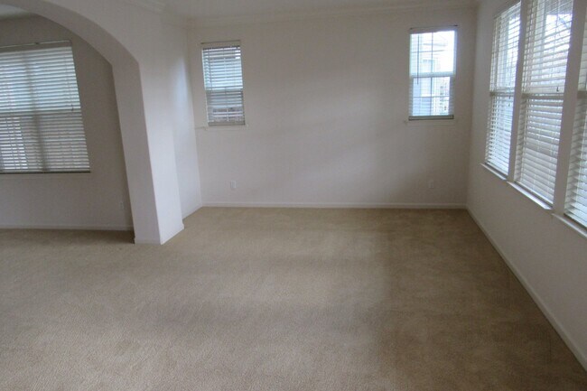 Building Photo - Gorgeous 4 Bed/3 Bath Mountain House Home ...