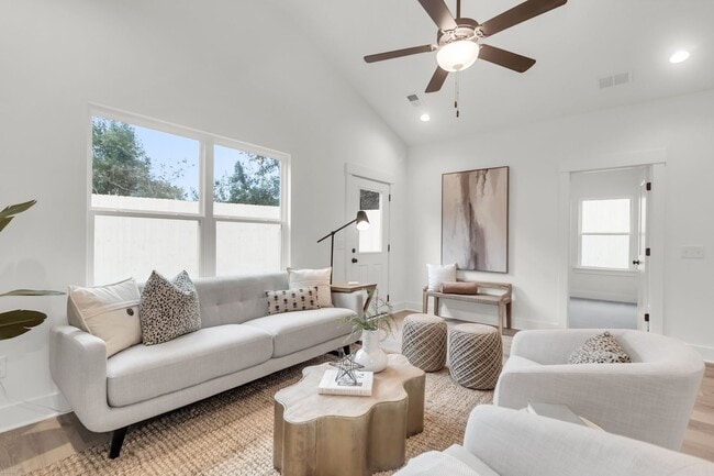 Building Photo - 2304 Delano St