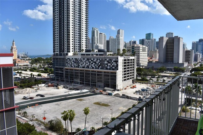Building Photo - 800 N Miami Ave