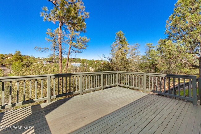 Building Photo - 2255 Pine Dr