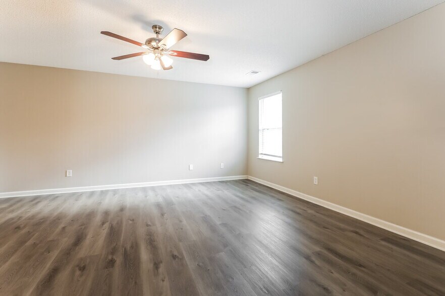 Building Photo - 2009 Farm Hill Ct