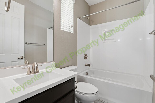 Building Photo - Charming 3-bed/3bath Gilbert Corner Lot Ho...