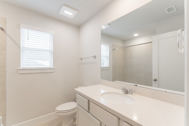Building Photo - 146 Renodes Garden Ln