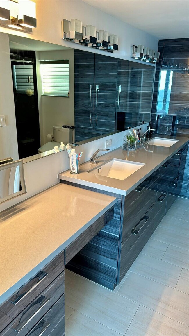 Building Photo - 333 NE 21st Ave