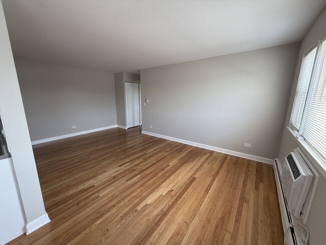 Building Photo - 3001 N Thatcher Ave