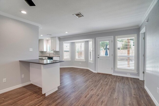 Building Photo - 226 Claris Ln