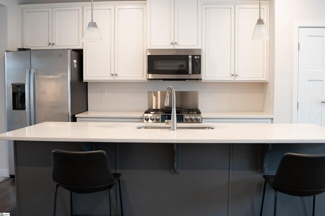 Building Photo - 17 Rollins Ave