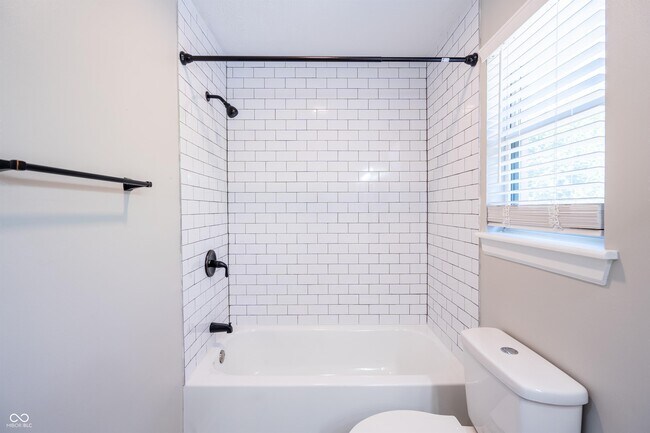 Building Photo - 1360 S Talbott St