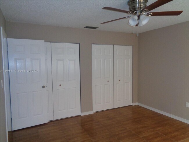 Building Photo - 811 SW 12th Pl