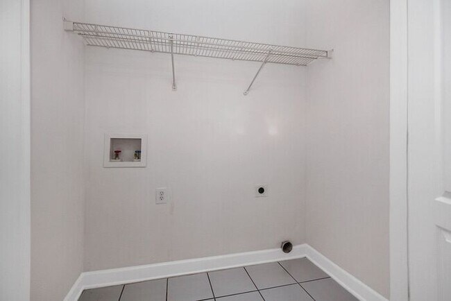 Building Photo - Charming 3BD/2.5BA Home in Crosswinds Community!