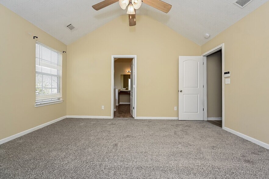 Building Photo - 7420 Garnet Dr