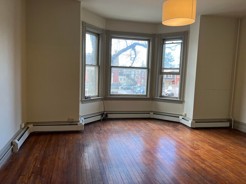 Living room - 25 S West End Ave