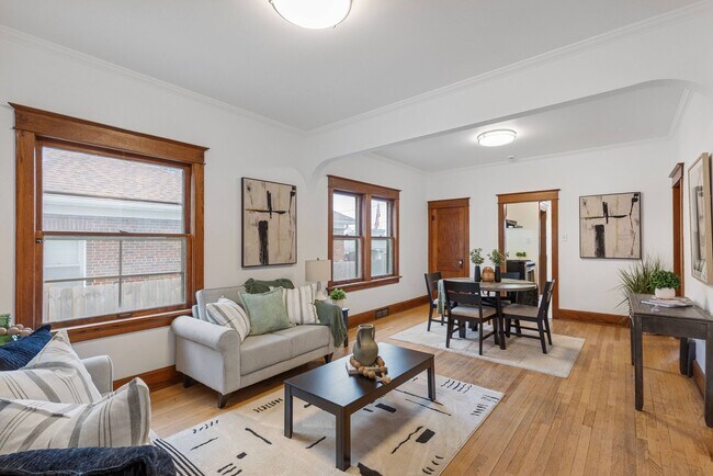 Building Photo - MOVE-IN READY!!!!